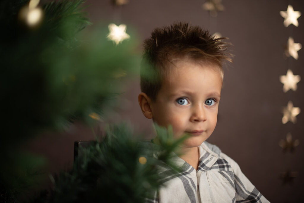 Scopri come scegliere i vestiti per il servizio fotografico di Natale.